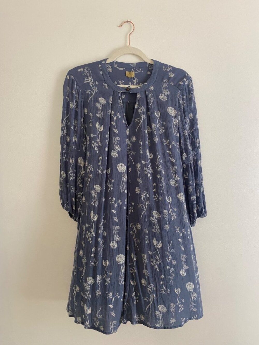 True Craft Women's Blue Floral Dress With Keyhole Neckline & Long Sleeves Size S